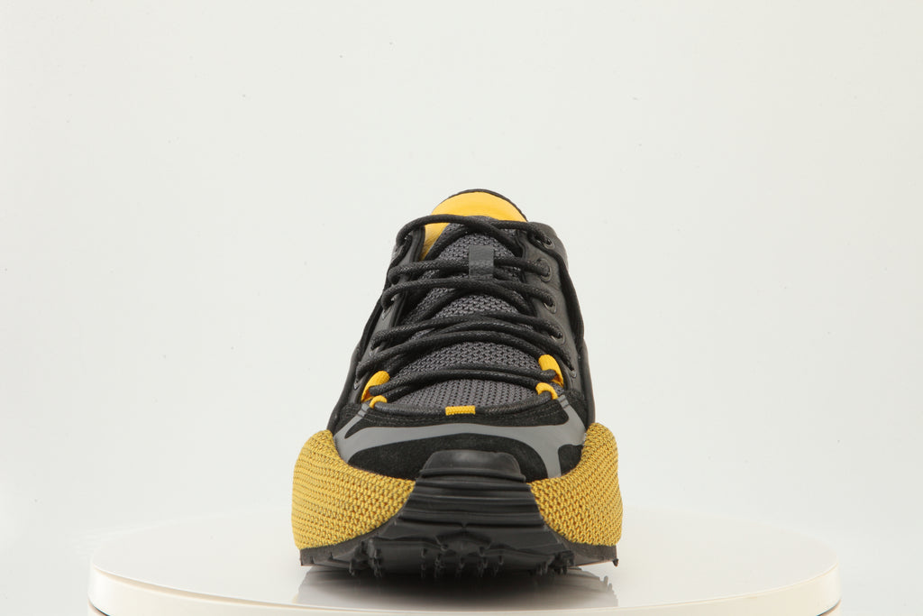 URBAN TECH KNIT // MEN’S SIGNATURE Where high-tech engineering meets street attitude.